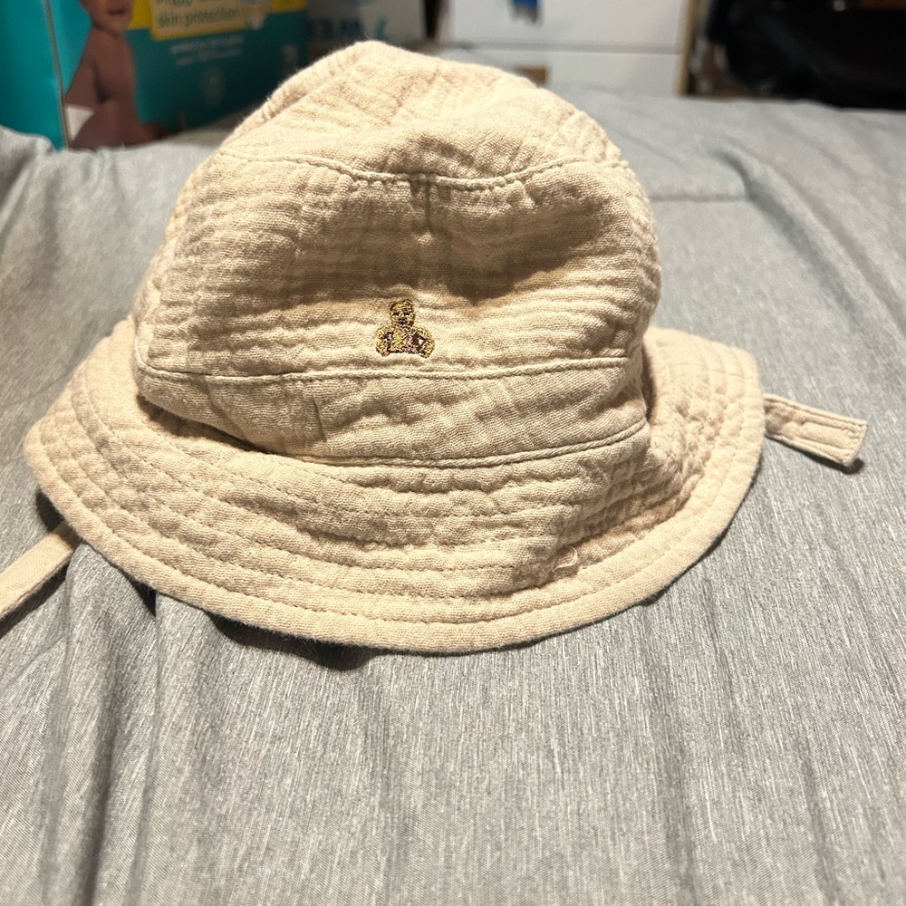 SOLD!! GAP Beige Kids Bucket Hat with Embroidery